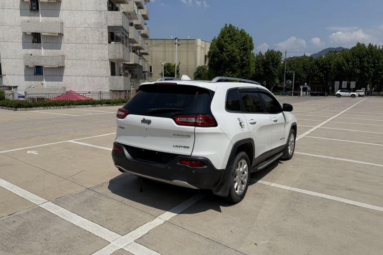 Used Jeep Cherokee 2017 2.0L Superior Edition