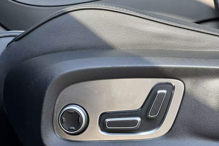 Used Lynk & Co 01 2019 2.0T Two-Wheel-Drive Pro Version China VI Standard Interior 7