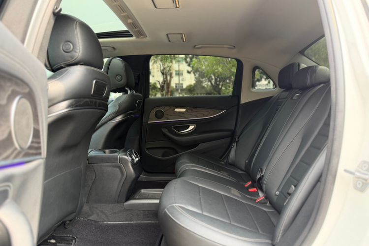 Used Mercedes-Benz E-Class 2016 E 200 L Sport Edition Interior 4