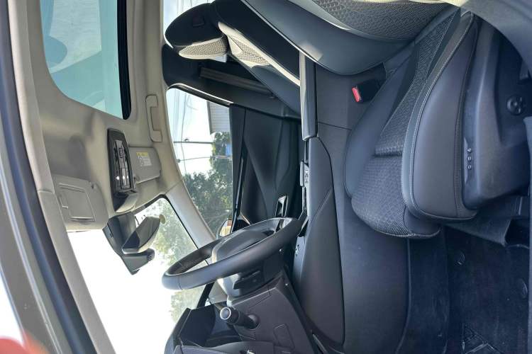 Used DS 4 2023 1.6T Château de Versailles CROSS Edition