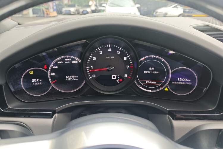 Used Porsche Cayenne 2019 Cayenne 3.0T Odometer Close Up