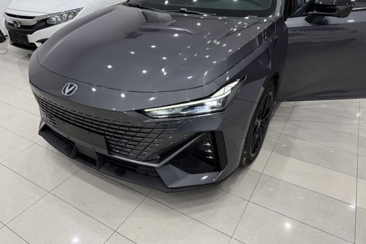 Used Changan UNI-V 2024 1.5T High-Energy Version
