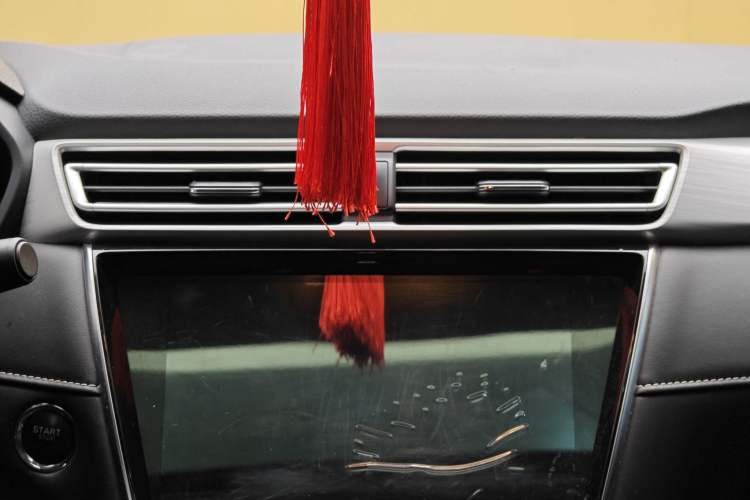 Used Roewe i5 2020 1.5L Automatic 4G Connect Luxury Flagship Edition Interior 6