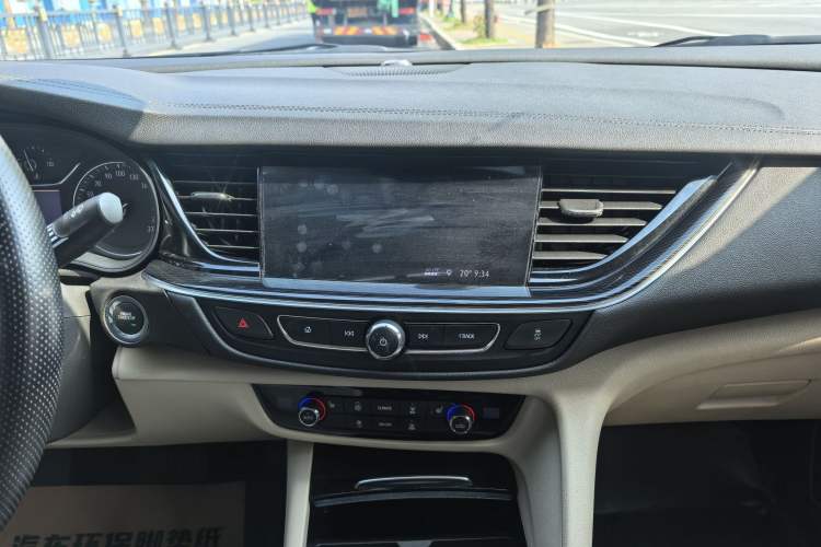Used Buick Regal 2021 552T Elite Edition Audio And AC Panel