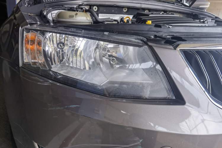 Used Skoda Octavia 2015 1.6L Automatic Yijie Edition Exterior 7