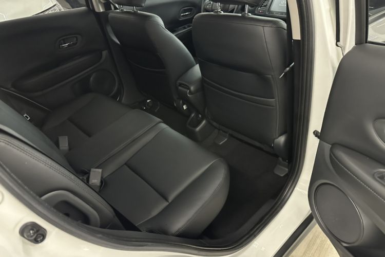 Used Honda Vezel 2022 1.5L CVT Elite Smart Edition Interior 9