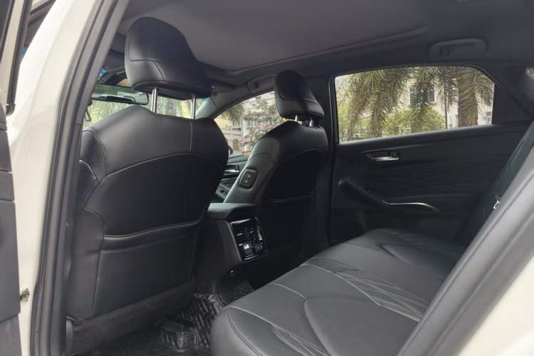 Used Toyota Avalon 2019 Dual-Engine 2.5L XLE Prestige Version China VI Standard
