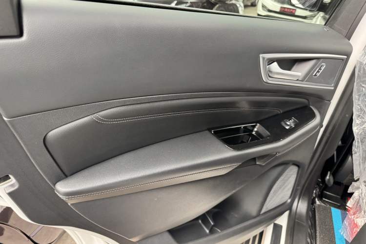 Used Ford Edge 2018 EcoBoost 245 Four-Wheel Drive Titanium 7-Seater
