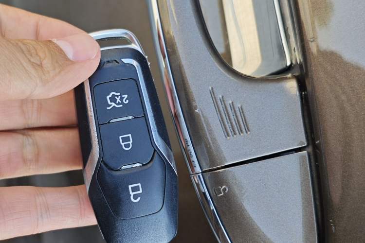 Used Ford Edge 2016 EcoBoost 245 Two-Wheel-Drive Titanium 7-Seater
