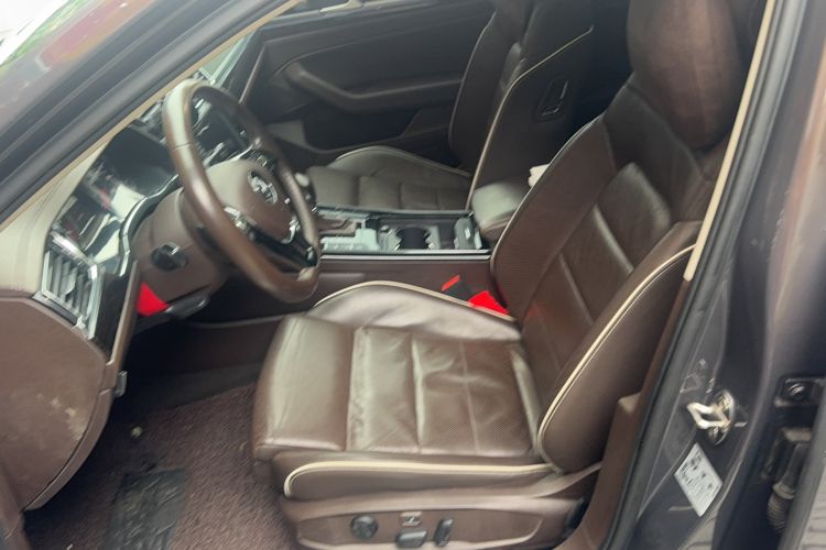 Used Volkswagen Phideon 2016 480 V6 Four-Wheel Drive Supreme Edition
