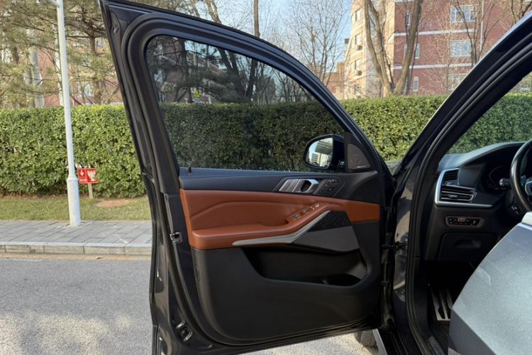 Used BMW X7 2021 xDrive40i Luxury M Sport Package
