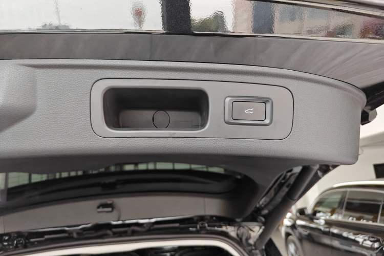 Used Ford Equator 2023 EcoBoost 225 Premier PLUS 7-Seater (2/2/3)