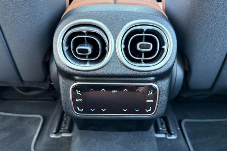 Used Mercedes-Benz GLC 2025 GLC 260 L 4MATIC Luxury Model
