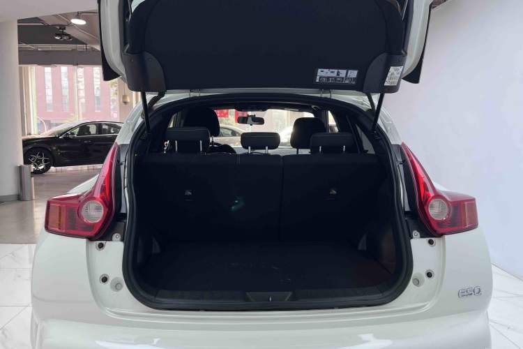 Used Infiniti ESQ 2014 1.6L Spontaneous Edition