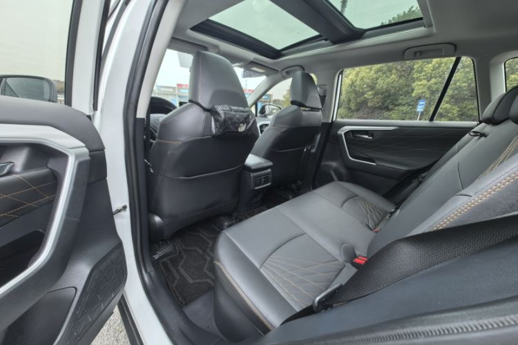 Used Toyota RAV4 2024 Dual-Motor 2.5L E-CVT Two-Wheel Drive Elite Plus Edition Interior 5