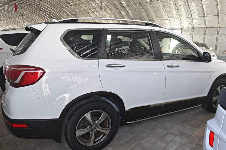 Used Haval H6 2015 Revised Version Sport Edition 1.5T Manual Transmission Two-Wheel Drive Elite Grade Exterior 4