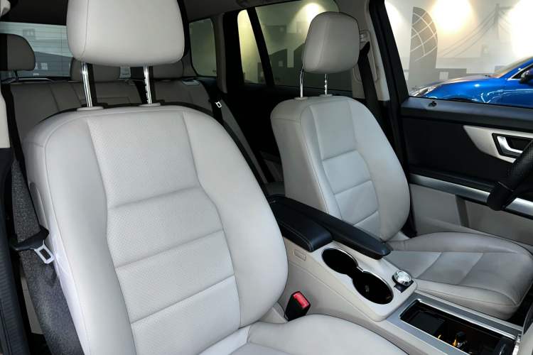 Used Mercedes-Benz GLK-Class 2013 Facelift GLK 300 4MATIC Fashion Edition Interior 8