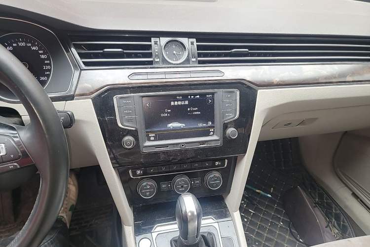 Used Volkswagen Magotan 2017 330TSI DSG Luxury Model Interior 1