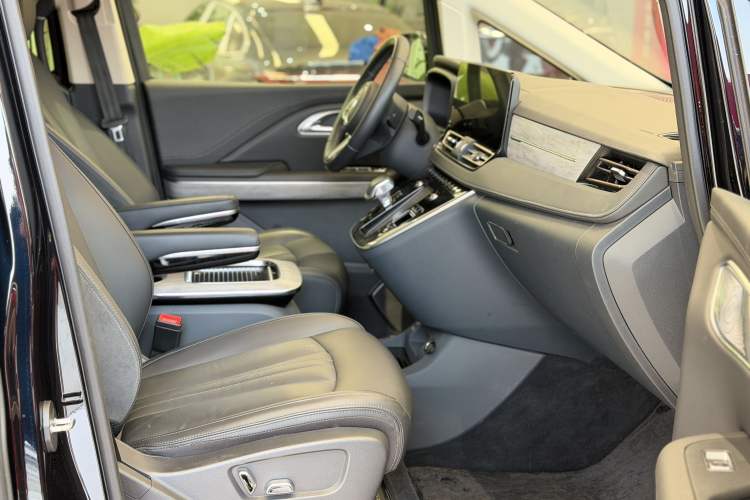 Used Hongqi HQ9 PHEV 2024 2.0T Four-Wheel Drive Business Edition
