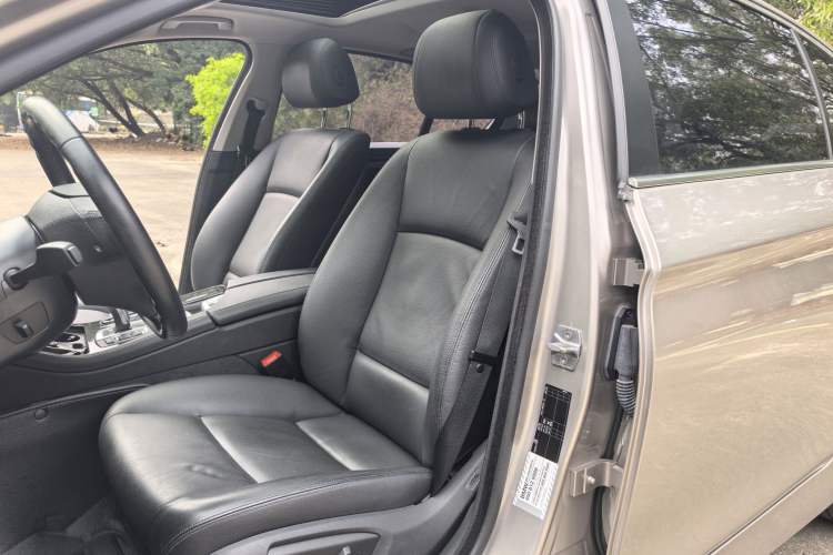 Used BMW 5 Series 2014 520Li Elegant Model
