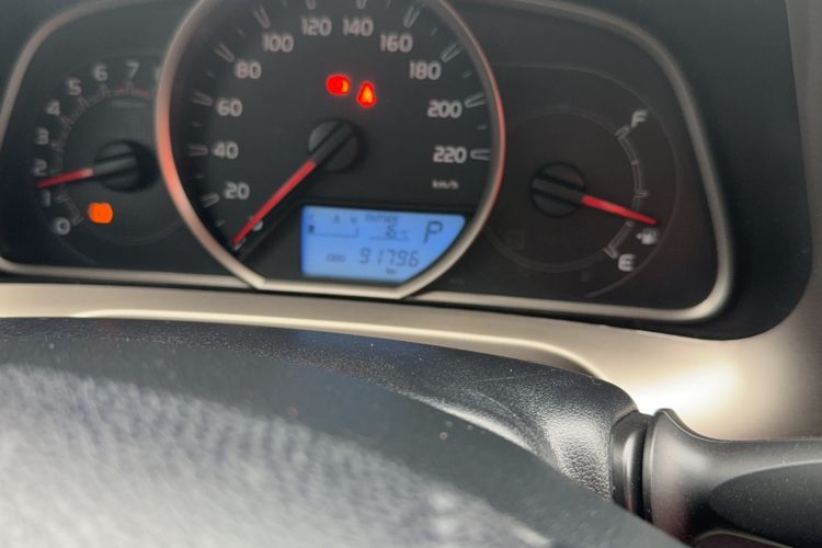 Used Toyota RAV4 2015 2.0L CVT Two-Wheel Drive Fashion Edition Odometer Close Up