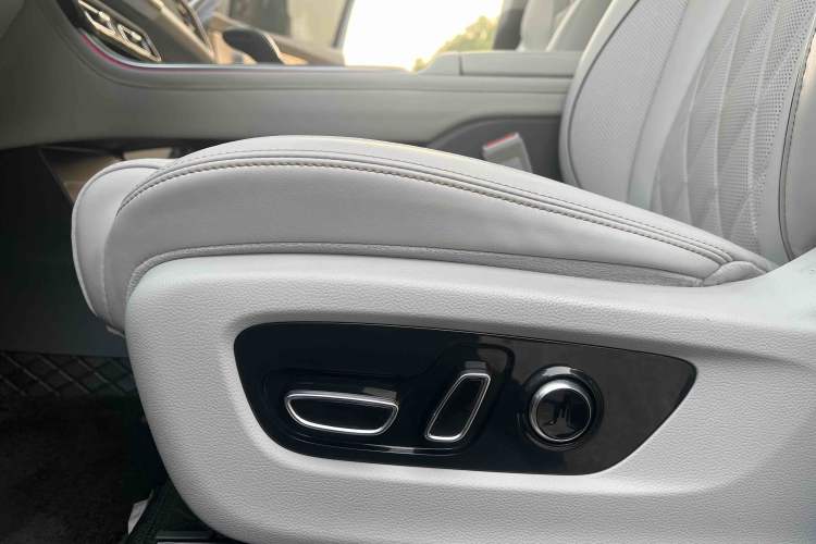 Used GAC Trumpchi GS8 2022 Flagship Series 2.0 TGDI Four-Wheel Drive Luxury Smart Connectivity Version (7 Seats)