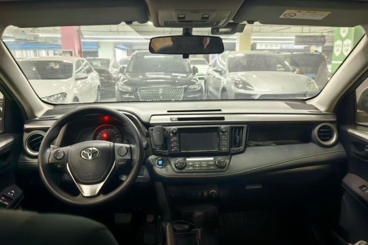 Used Toyota RAV4 2016 2.0L CVT Two-Wheel Drive Fashion Edition China V Standard