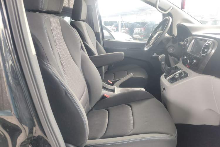 Used JAC Refine M3 2022 1.8L 7-seat Standard Edition
