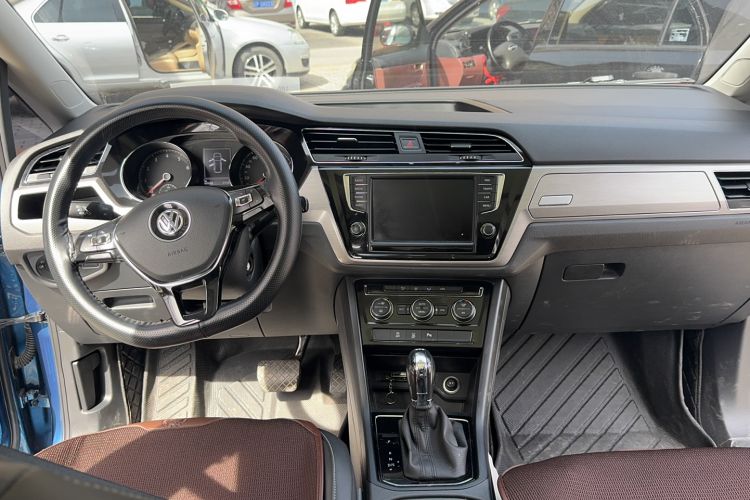Used Volkswagen Touran 2018 Volkswagen Touran L 280TSI DSG Comfort Edition 7 Seats China V Emission Standard Interior 4