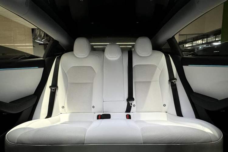 Used Tesla Model 3 2023 Long-Range All-Wheel-Drive Version Interior 6