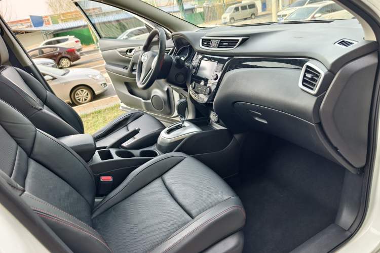 Used Nissan Qashqai 2017 2.0L CVT Luxury Edition China V Standard Interior 2