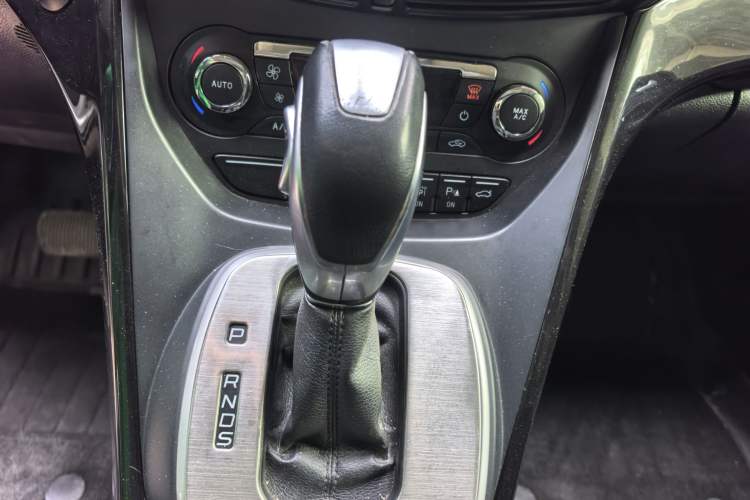 Used Ford Kuga 2015 2.0L GTDi Four-Wheel-Drive Sport Model Gear Lever