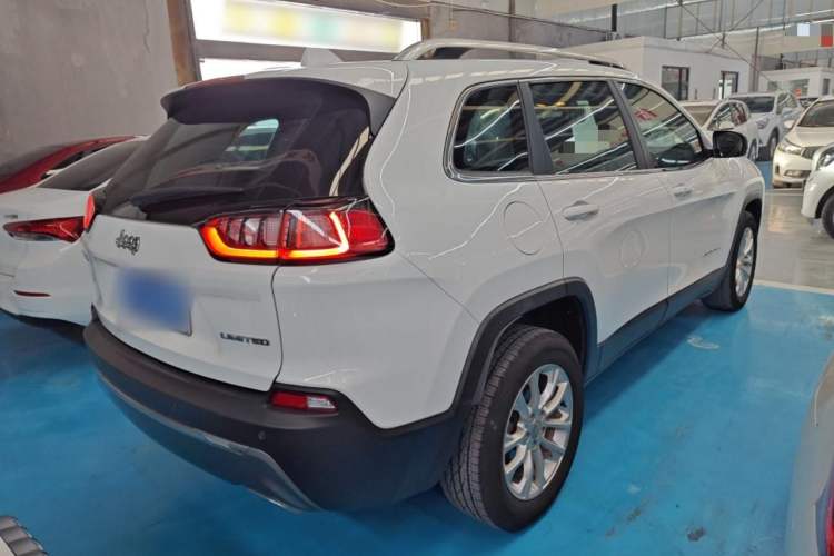 Used Jeep Cherokee 2019 2.0T Two-Wheel Drive Smart Enjoyment Version China VI