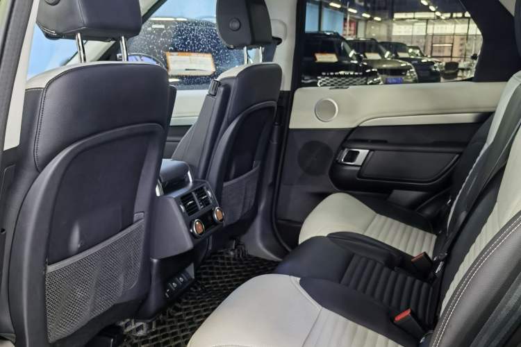 Used Land Rover Discovery 2023 360 PS R-Dynamic S