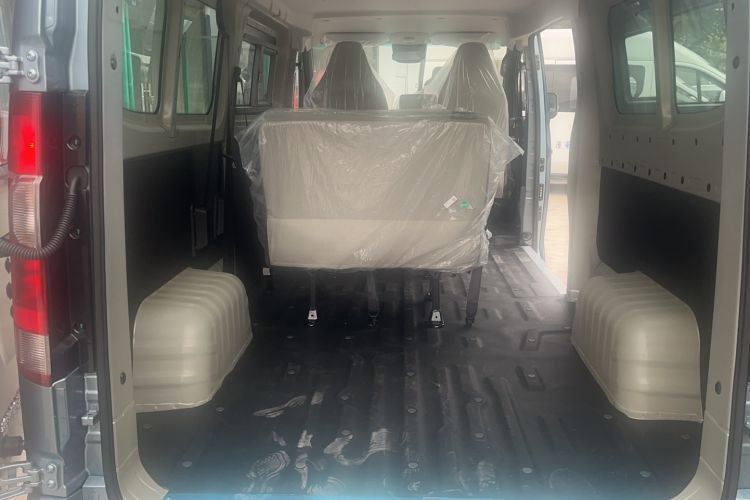 Used Farizon Xingxiang V 2025 V8E Functional Edition—Smart Edition, 350km Interior 5