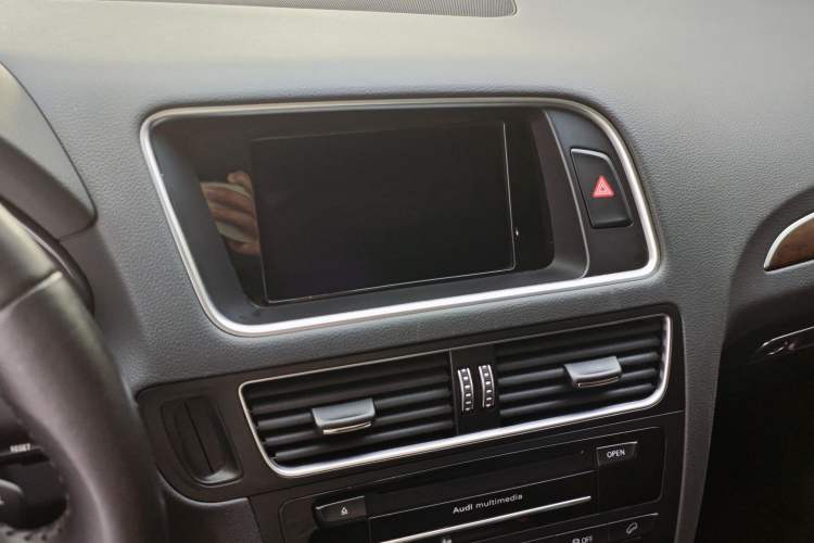 Used Audi Q5 2016 40 TFSI Comfort Model Interior 2