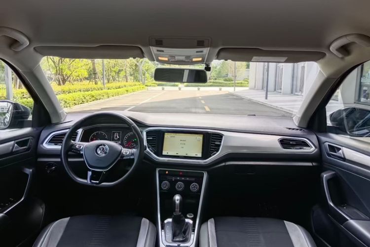 Used Volkswagen T-ROC 2018 230TSI DSG Two-Wheel Drive Advanced Version China V Standard