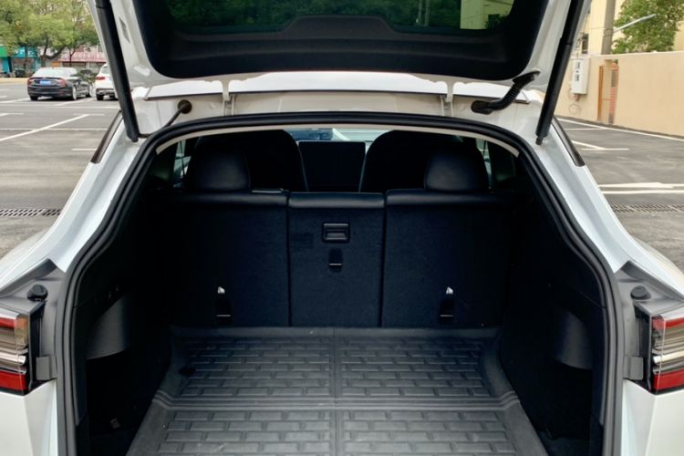 Used Tesla Model Y 2022 Long-Range All-Wheel-Drive Version