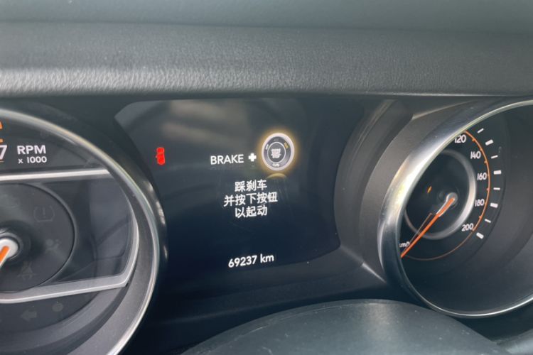 Used Jeep Wrangler 2019 2.0T Sahara Four-Door Version China VI Emission Standard