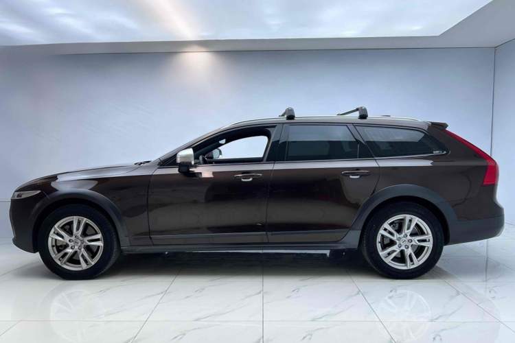 Used Volvo V90 2017 Cross Country T5 AWD Smart Range Edition