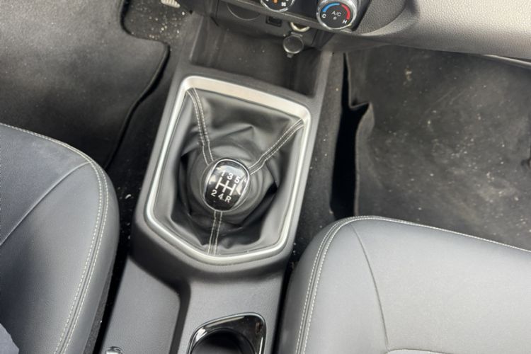 Used Dongfeng Ruichi 2023 2.4T Diesel Two-Wheel Drive Business Edition Long Cargo Bed YCY24165-61
