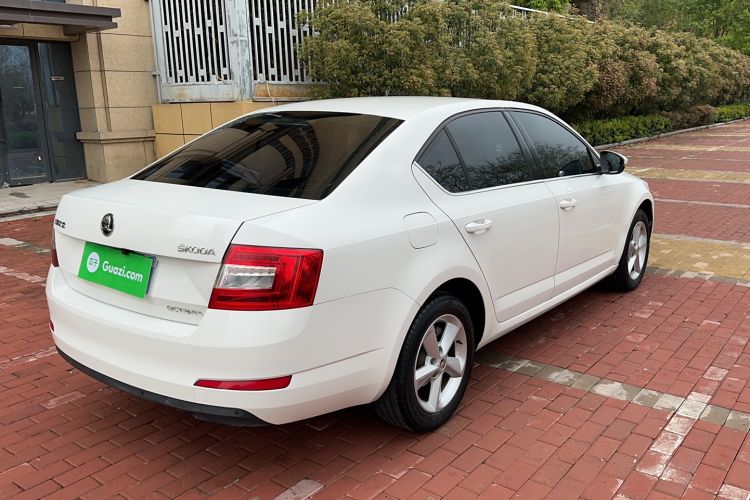 Used Skoda Octavia 2015 1.6L Automatic Yijie Edition Exterior 5