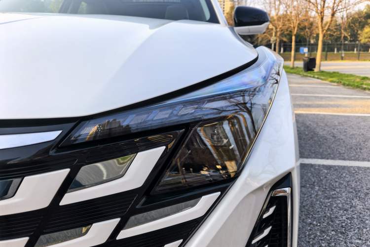 Used Changan UNI-Z New Energy 2024 Blue Whale Smart Electric iDD 125km Beyond Edition
