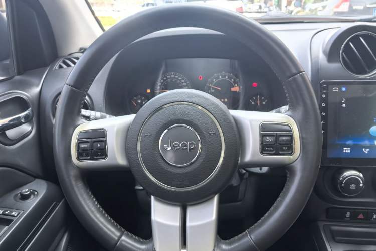 Used Jeep Compass 2014 2.0L two-wheel drive sport version