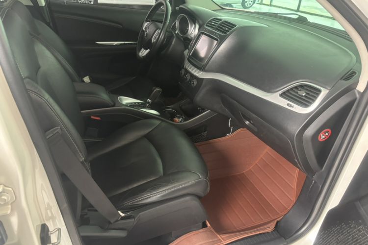 Used Dodge Journey 2013 2.4L Two-Wheel Drive Luxury Version