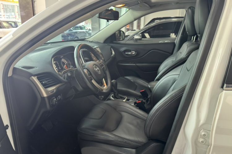 Used Jeep Cherokee 2016 2.4L Leading Edition