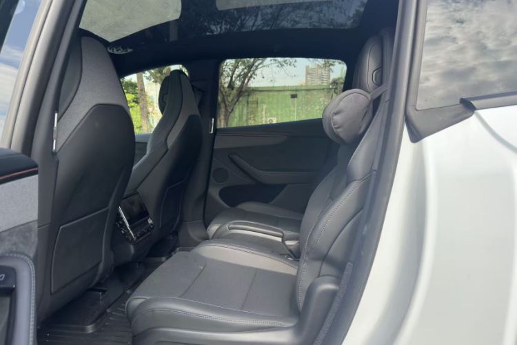 Used Tesla Model Y L 2025 Model Long-Range All-Wheel-Drive Version