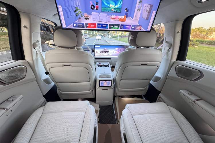 Used Lynk & Co 900 2025 1.5T Ultra
