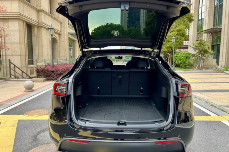 Used Tesla Model Y 2023 Rear-Wheel-Drive Version Exterior 6