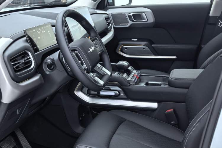Used Formula Leopard Titanium 3 2025 501KM All-Wheel Drive Intelligent Driving Ultra Version
